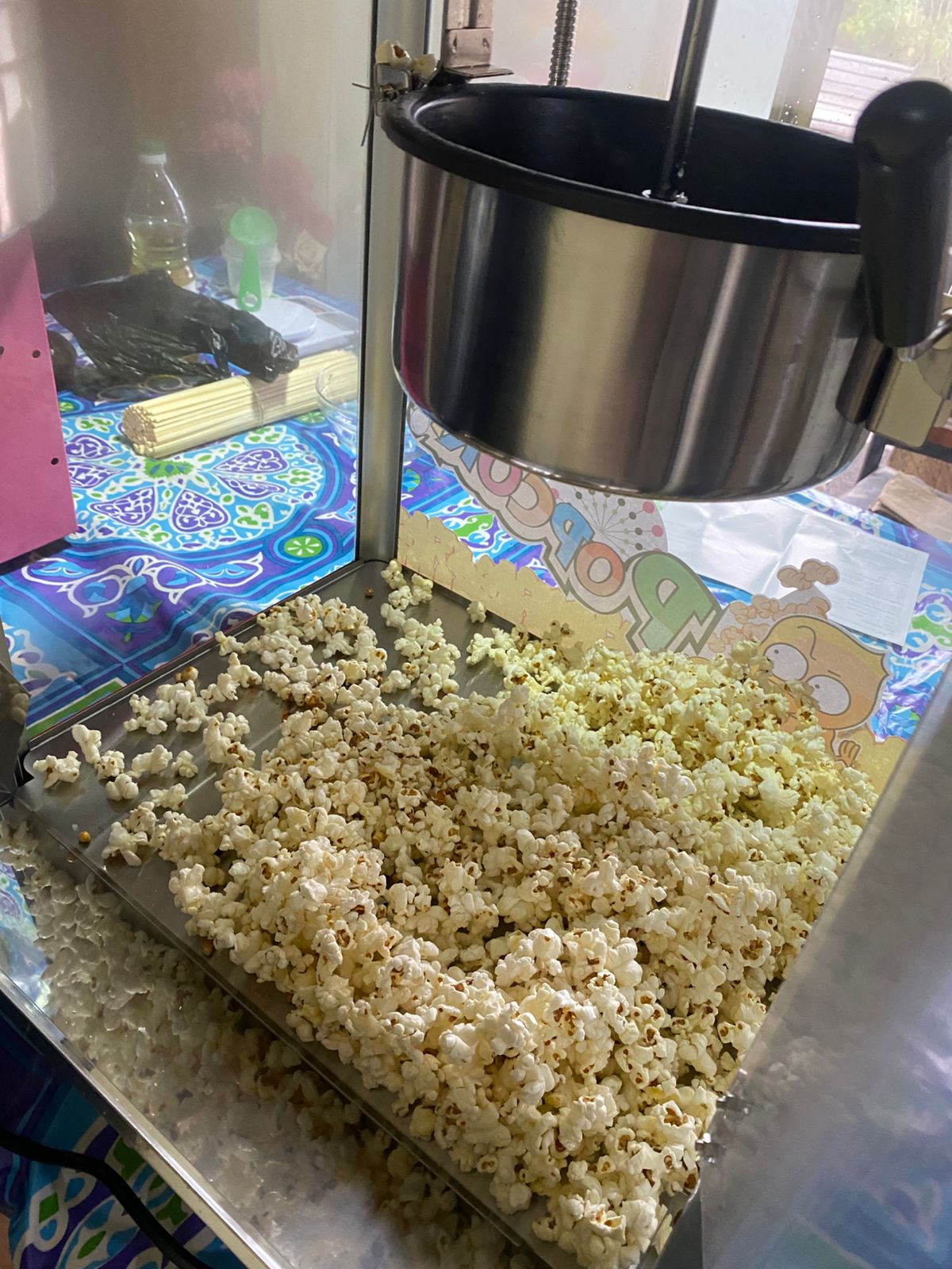 Pop Corn FirstStaff